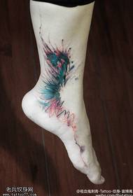 Il lavoro del tatuaggio della piuma del pavone di colore del piede è condiviso dallo spettacolo di tatuaggi 49842-collo del piede meccanico funziona dal tatuaggio