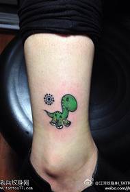 Modello del tatuaggio del piccolo dinosauro del fumetto di colore del piede