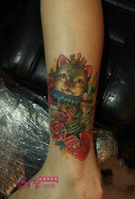 foto tatuazh kyç i këmbës së maceve bukuroshe nga macja