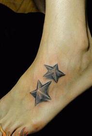 аяғы бес бұрышты жұлдызды татуировкасы