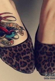 krása nohy barva malé vlaštovka tetování