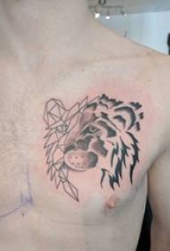 дечак груди тетоважа црно-бело сиво стил прицање тетоважа тетоважа лав глава тетоважа слика
