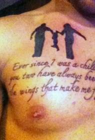 родитељи носе беба и енглеска слова с цртежом тетоважа на грудима