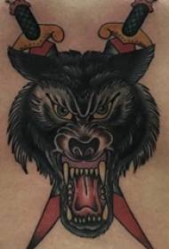 tatuaggio di testa di lupo sangue gocciolante sul petto maschile sulla testa del lupo e foto tatuaggio pugnale