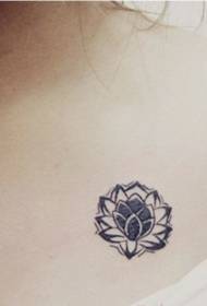 lengan gadis kepribadian totem pola tato lotus