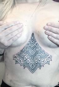 Patrón xeométrico de tatuaxe de encaixe de vainilla no peito 51120 semanas semanais nos ombreiros de fermosas tatuaxes