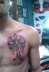 dječaci prsa crne prste jednostavne linije krila i slike križa tetovaža