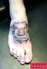דפוס קעקוע רגל: דפוס קעקוע חזיר קטן וחמוד על כף הרגל