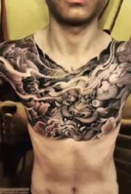 9 przystojnych mężczyzn 9 dużych tatuowanych wzorów tatuaży