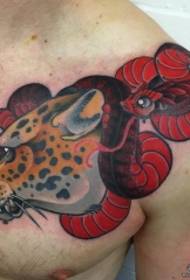 brusto eŭropa kaj usona leopardo kapo kun ruĝa serpenta tatuaje ŝablono