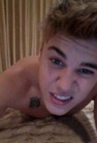 Justin Bieber tattoo Justin Bieber boarst swarte kroan tatoeëringsfoto