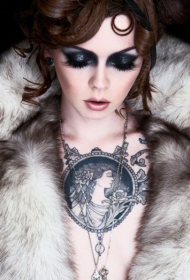 sexig skönhet bröst grekisk gudinna tatuering mönster