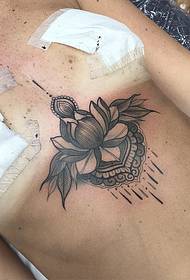 patrón de tatuaxe de loto de vainilla de peito negro gris