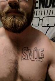 Tattoo borst mannelijke jongen borst zwart Engels woord tattoo foto