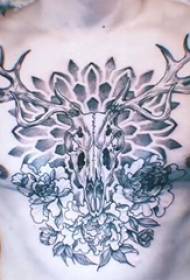 geitekop tatoeage Satan manlike boarst skiepkop tatoeëringsfoto