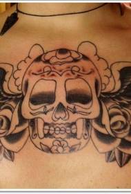 Սև մոխրագույն մեքսիկական skullTattoo նմուշ վարդի կրծքավանդակի հետ