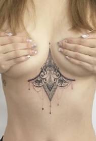 prsni tatoo super seksi gospa tetovaža slika 9