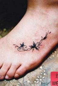 modeli i tatuazhit të lules së këmbës me lule