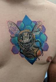 tattoo ຫນ້າເອິກຜູ້ຊາຍຫນ້າເອິກ Hive ແລະເຜິ້ງຮູບ tattoo