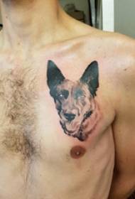 Foto di tatuaggi di cuccioli Foto di tatuaggi di cuccioli neri sul petto di ragazzi