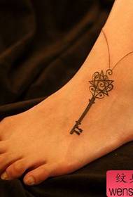 tatuaggio chiave collana totem piede bellezza