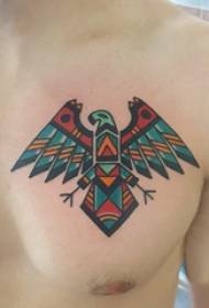 тату сундук мужской мальчик грудь цветные геометрические изображения тату орел