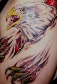 ຫນ້າເອິກ painted ຮູບແບບ tattoo tear eagle