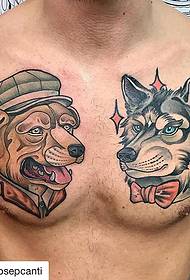 männliche Brust Zwei verschiedene Hundekopf Tattoo Designs