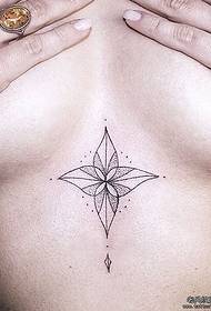 胸部幾何刺線紋身性感圖案