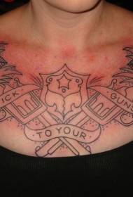ragazza torace pistola nera e motivo tatuaggio rosa