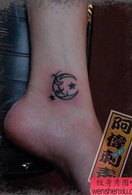 pattern sa bulan nga lima ka tudlo nga bituon sa tattoo: bukung-bukong totem bulan lima ka tudlo nga bituon nga laragway sa tattoo sa litrato