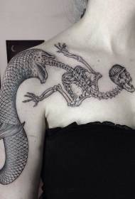 scheletro teschio nero stile intaglio spalla e modello tatuaggio pesci grossi