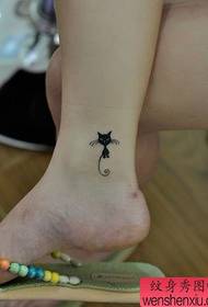 kyçin e këmbës së vajzës model super tatuazhi super i bukur shumë i lezetshëm për macen