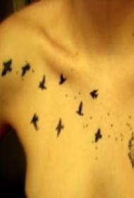 ဖက်ရှင်စတိုးဆိုင်ရင်ဘတ် Tattoo