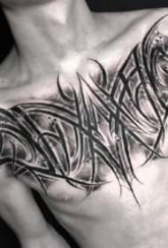 Brust grau Körper Tattoo männlich Brust schwarz grau Eichhörnchen Tattoo Bild