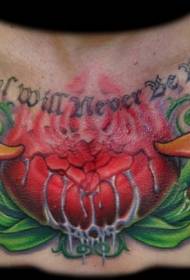 fiori colorati naturali sul petto e modello di tatuaggio lettera