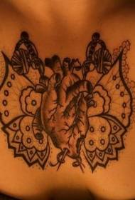 sydämen ja perhonen siipien tatuointikuvio