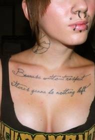 θηλυκό στήθος όμορφη τατουάζ μοτίβο επιστολή