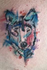 男孩胸部繪飛濺簡單的抽象線條動物狼頭紋身圖片