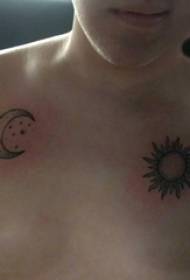 Tatuiruotės Saulės mėnulio berniukas ant saulės ir mėnulio tatuiruotės paveikslėlis