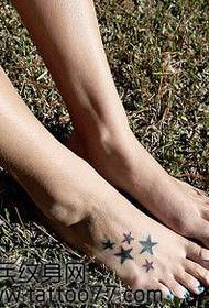 disegno del tatuaggio stella a cinque punte moda piede