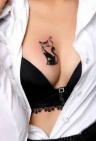 малки свежи 9 татуировки на гърдите на жената