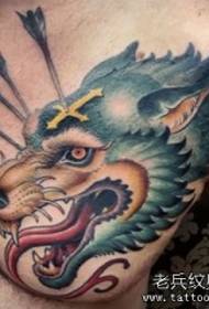 Europa und die Vereinigten Staaten Brustfarbe Wolfskopf Tattoo-Muster