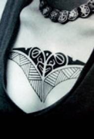 alternativ kreativ Brust Tattoo