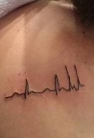 ligne de poitrine des garçons noir ligne cardiogramme littéraire images de tatouage