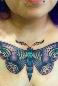 farge bryst sommerfugl med menneskelig skalletatovering mønster