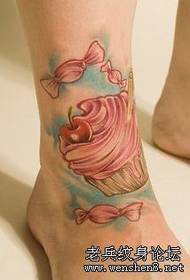 sladoled tetovaža u boji stopala