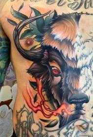 Këscht an Bauch nei Schoul faarweg Stier mat Flamm Tattoo Muster