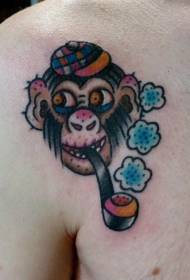 brystfarge tegneserie sjimpansee med tatoveringsmønster for røykrør