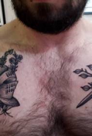 pettu tatuu maschile maschile pettu longu spada è stampi di tatuaggi di cascu